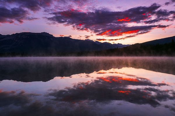 Bishop, Russ 아티스트의 Sunrise at Edith Lake-Jasper National Park-Alberta-Canada작품입니다.